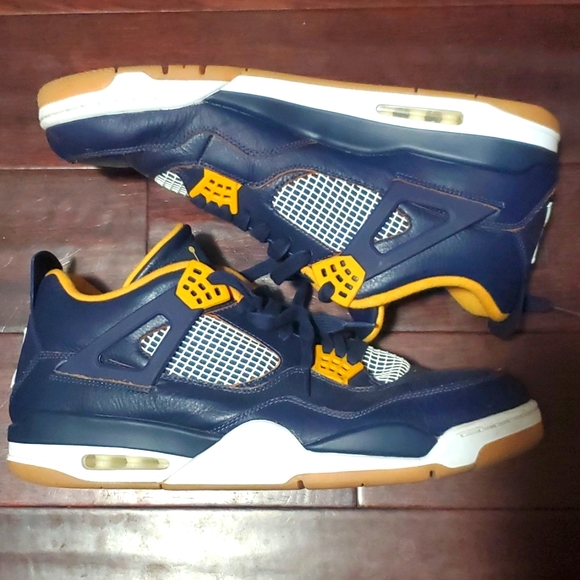 Air Jordan 4 Retro